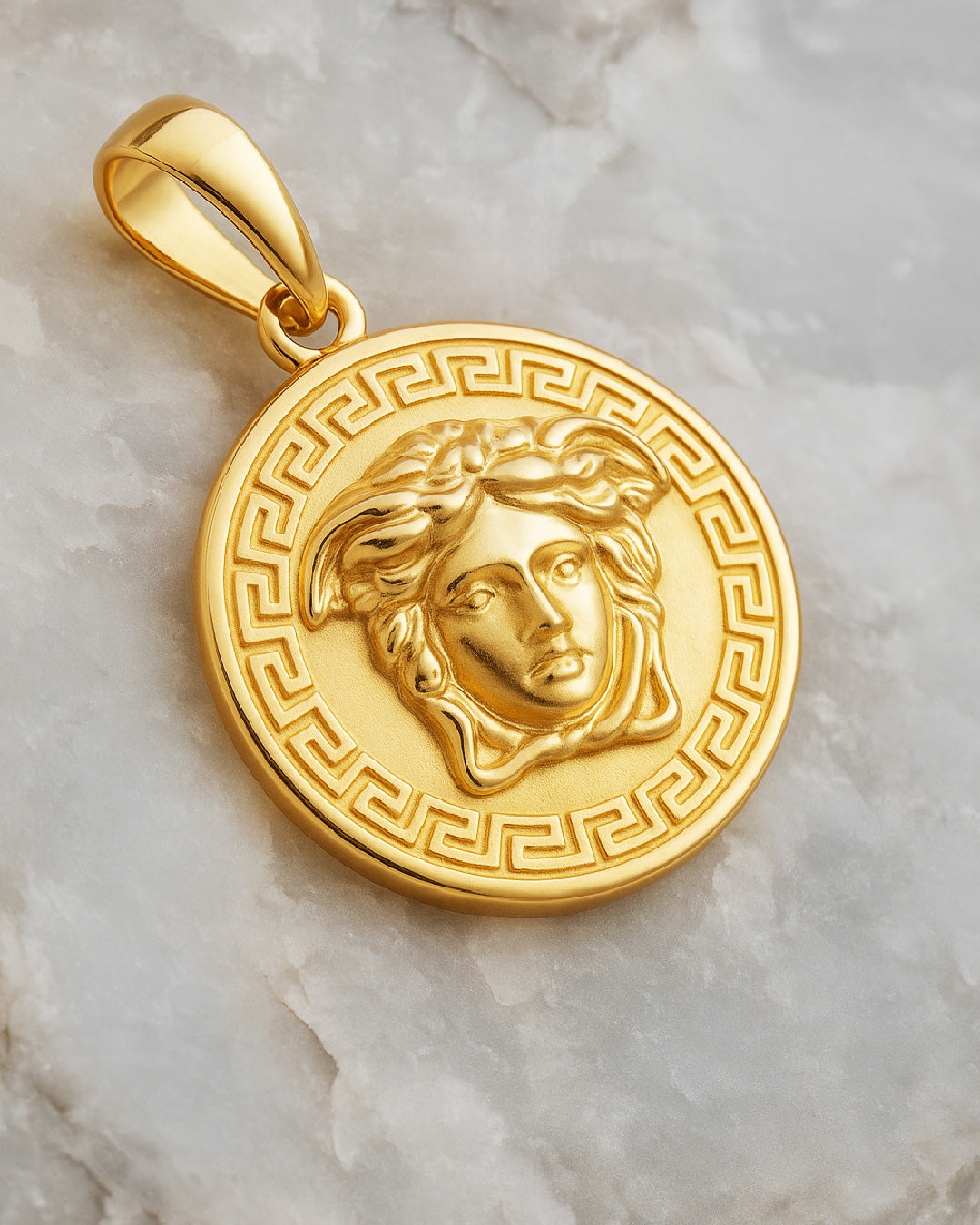 Dije Versace en Oro Laminado 18K