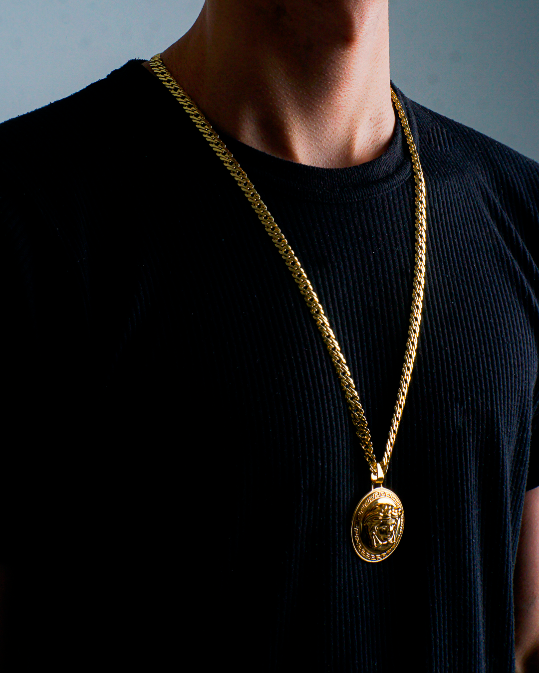 Dije Versace en Oro Laminado 18K