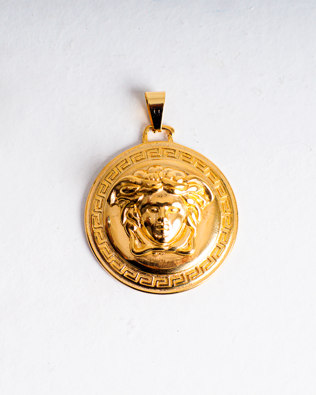 Dije Versace en Oro Laminado 18K