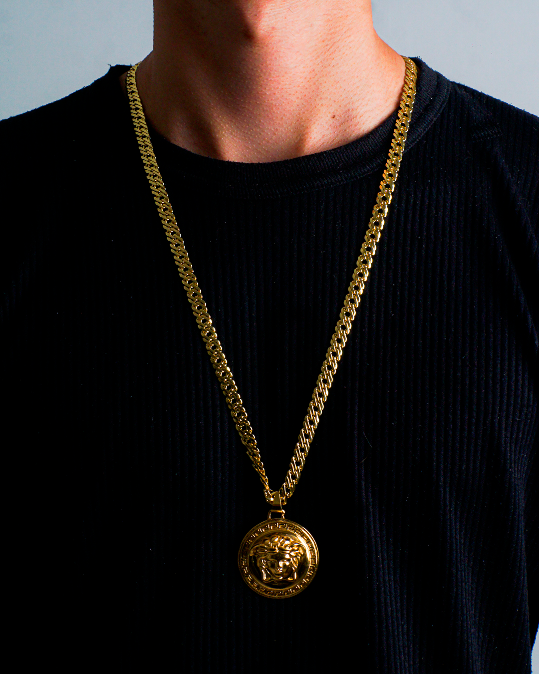 Dije Versace en Oro Laminado 18K