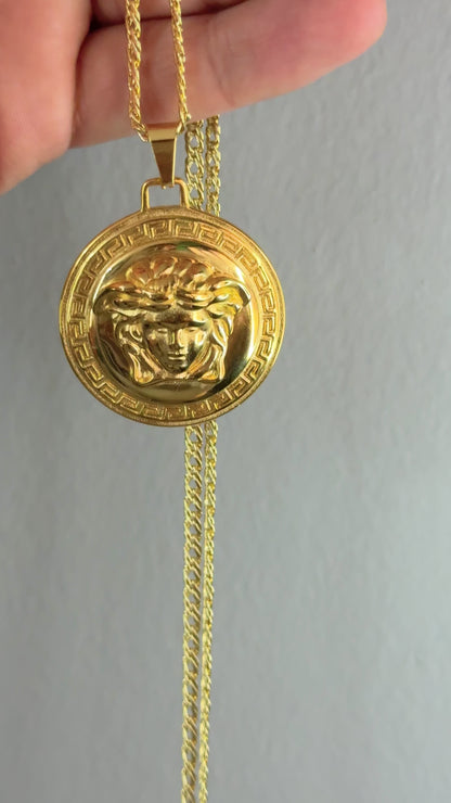 Dije Versace en Oro Laminado 18K